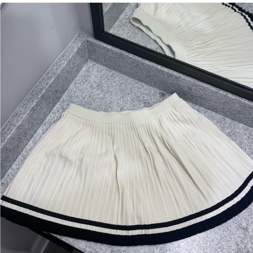 Lizard Thicket/ Callie Mac Cream and Black Pleated Skirt With Built In Shorts